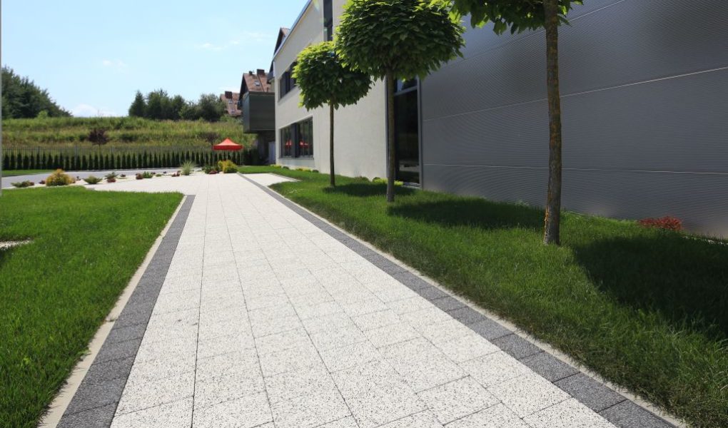 Polbruk_Napoli_płukany(1) Gładka czy płukana? Jaką kostkę wybrać na nawierzchnię? Wielkość, kolor, grubość, kształt, styl i zastosowanie