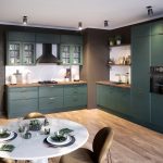 KAMmono morski i zêoto Kuchenne inspiracje: Do jakich frontów pasują uchwyty w kolorze złota?